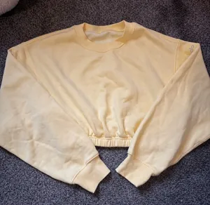 Alo Yoga Cropped Crewneck thumbnail 1