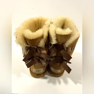 UGG Bailey Bow II Chestnut Boots Women Size 5 Brown Sheepskin Suede thumbnail 10