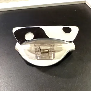 Yin Yang Claw Hair Clip thumbnail 2