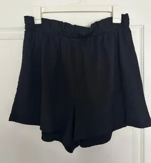 H&M Crepe Shorts thumbnail 1
