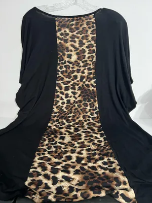 Free Kisses Leopard Print & Animal Design Hi-Lo Women's Top thumbnail 3