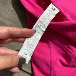Fabletics Womens Leggings Size XS Lima Capri Workout Hot Pink Raspberry‎ Active thumbnail 5
