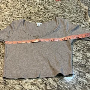 Bozzolo Women's M Taupe Ribbed Long Sleeve Crop Top V Neck Stretch NWOT thumbnail 4