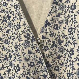 Madewell georgette ruffle sleeve peplum blue & white floral top thumbnail 4
