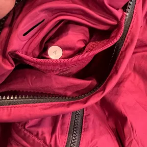 Lululemon burgundy windbreaker jacket 4 women thumbnail 4