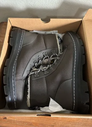 Boots Women’s Dr. Martens thumbnail 1