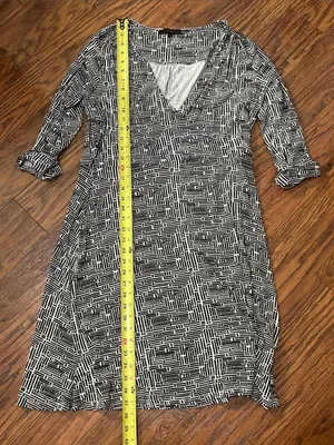 Black & White Geometric Wrap Dress - Women thumbnail 8