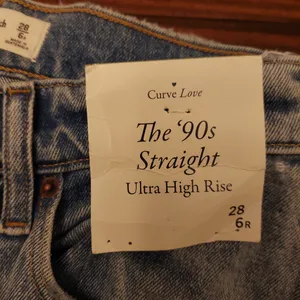 Abercrombie & Fitch The 90's Straigh - Ultra High Rise, Size 28 6r. thumbnail 3