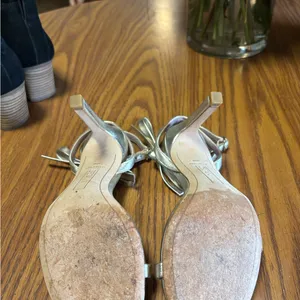 Delta Silver Bow Heels thumbnail 5