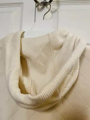 Avalanche Women’s Alpine Diamond Quilted Fleece Hoodie Cream Ivory size Medium thumbnail 8
