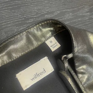 Wilfred‎ Aritzia Vivienne Gold Metallic Slip Dress V-Neck Mini Size M thumbnail 2