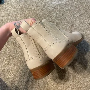 American Eagle Outfitters Off White Pleather Booties thumbnail 5