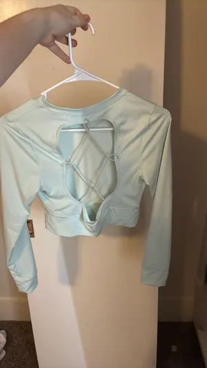 Gymshark cropped backless long sleeve thumbnail 3