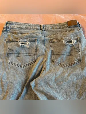 American Eagle Strigid light wash high rise straight fit distressed jeans 14 thumbnail 3
