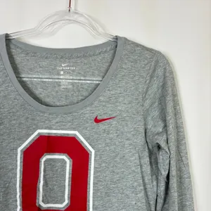 Nike Ohio State The Nike Tee Long Sleeve Heather Gray Scoop Neck Womens Medium thumbnail 2