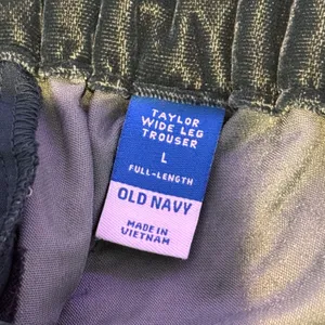 Old Navy Green Velvet Wide Leg Pants Womens L Taylor Trouser Holiday Flare thumbnail 2