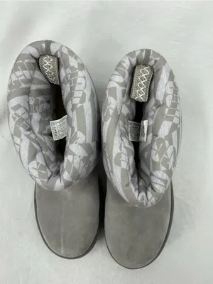 UGG Women's Light Gray Suede Ankle Boots with Patterned Padded Cuff B37 thumbnail 2