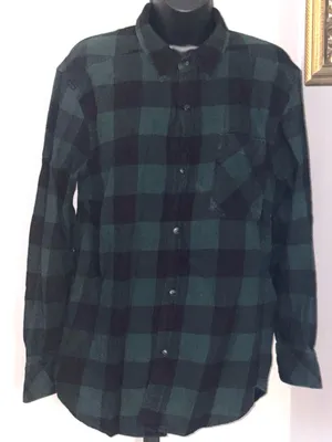 Aritzia TNA Medium Dark Green and Black Plaid Button Down Flannel Shirt thumbnail 1