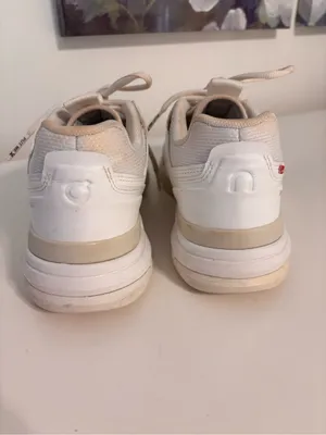 On Cloud women’s 7.5 The Roger Clubhouse Pro White Tennis Shoes Sneakers thumbnail 5