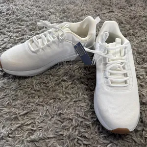 NEW CRANE WOMENS 11 tennis shoes white NWT thumbnail 2