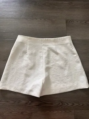 Aritzia Wilfred cream dress shorts  thumbnail 2