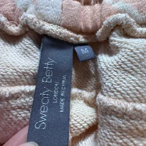Sweaty‎ Betty London Peach Cream Tiger Stripe Essential Jogger Sweatpants Medium thumbnail 4