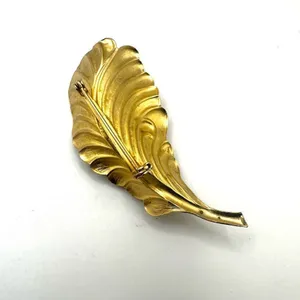 Gold tone vintage double feather brooch thumbnail 4