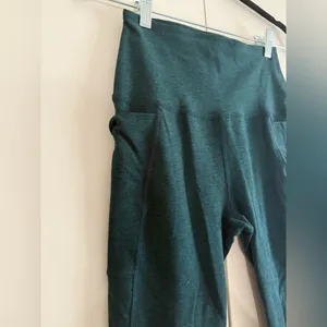 Beyond Yoga High-Waisted Spacedye Out of Pocket Green Leggings Medium thumbnail 4