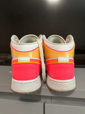 Nike Jordan 1 Mid Edge Glow thumbnail 4