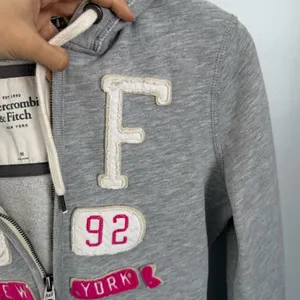 Abercrombie & Fitch Medium Full Zip Hoodie Classic Y2K 2000s Logo‎ Grey thumbnail 4