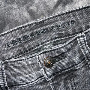 American Eagle Stretch Mom Jean in Black Size 4 Regular thumbnail 13