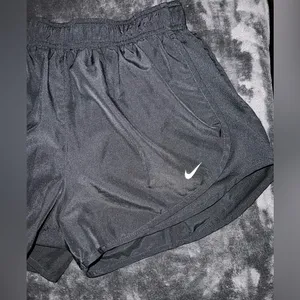 Nike Tempo Shorts Size Medium thumbnail 2
