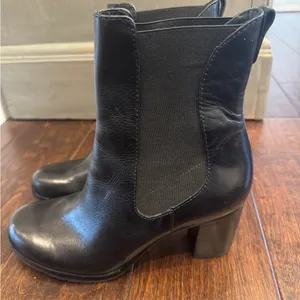 Cole Haan Denise Women's Black Closed‎ Toe Pull On Ankle Heeled Boots Size 6B thumbnail 3
