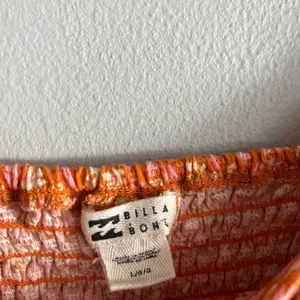 Billabong NWT Orange Ditsy Floral Puff Sleeve Smocked Crop Top L thumbnail 3
