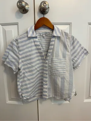 Madewell Cropped Y-Neck Button Up Shirt in Weathered Blue Mixed Stripe Size XS thumbnail 3