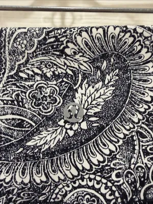 Lululemon Black & White Paisley High Times Athleisure Yoga Leggings - Size 6 thumbnail 5