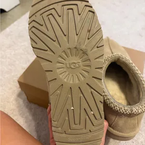 UGG tan tasmans thumbnail 2