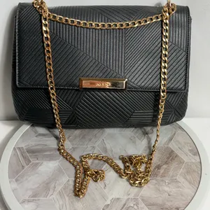 ALDO Black Textured Crossbody Bag Gold Chain Adjustable Shoulder Purse Handbag thumbnail 2