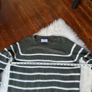 Old Navy Green & Cream Stripe Crewneck Sweater Large thumbnail 6