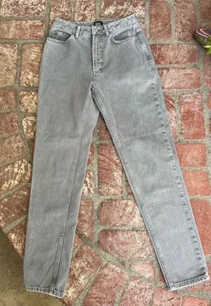 BDG High-Rise Mom Jeans in Washed Gray size‎ 26 thumbnail 1