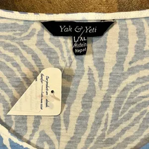 NWT Yak & Yeti Blue Zig Zag Zebra Striped Short Sleeve Blouse L/XL thumbnail 10