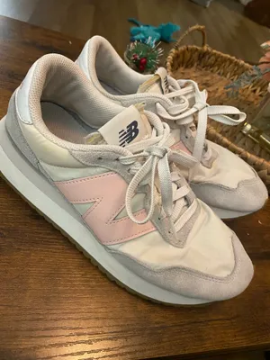 NEW BALANCE 237 size 9.5 US, Trainers In White And Pastel Pink Lace Up Sneaker thumbnail 1