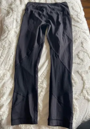 Lululemon capri size 2 thumbnail 2