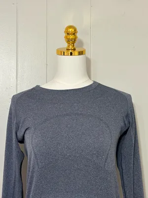 Lululemon Swiftly Tech Long Sleeve Shirt 2.0 Gray Black Trim Size 8 thumbnail 2
