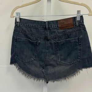 One Teaspoon Denim Button Fly‎ Raw Hem Mini Skirt W23 Charcoal Black thumbnail 2