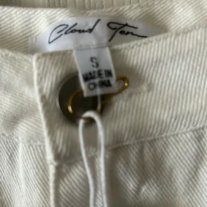 Cloud Ten She’s Stealing Our Hearts White Girls Trip Rhinestone‎ Shorts Sz S thumbnail 10