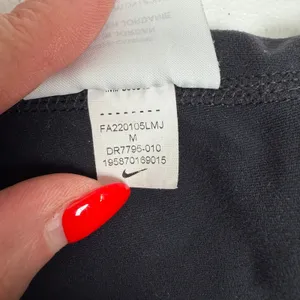 Nike Medium Sports Bra Yoga Dri-FIT Alate Curve Black DR7795-010 Workout Top thumbnail 10