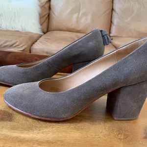 Huma Blanko Gray Suede Tassel Heels Size 9 thumbnail 3