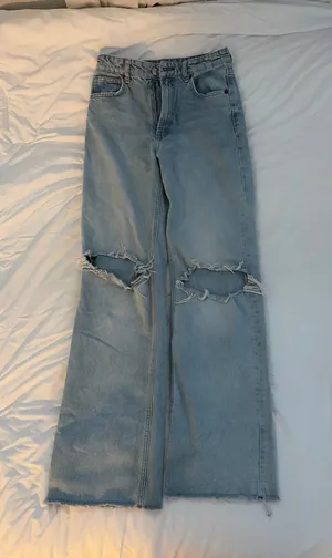 ZARA High-Rise Jeans Wide-Leg Raw Hem thumbnail 1