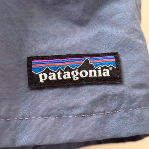 Patagonia Womens Barely Baggies Shorts 2.5” Size XL Monkey Flower Current Blue thumbnail 3